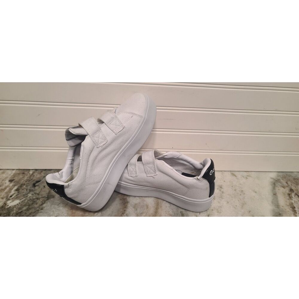 GOATS Kids White Platform Sneakers W/Two-Strap Velcro Size 2.5 NWT